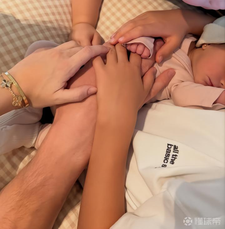 恭喜特尔施特根和女友迎来第一个孩子